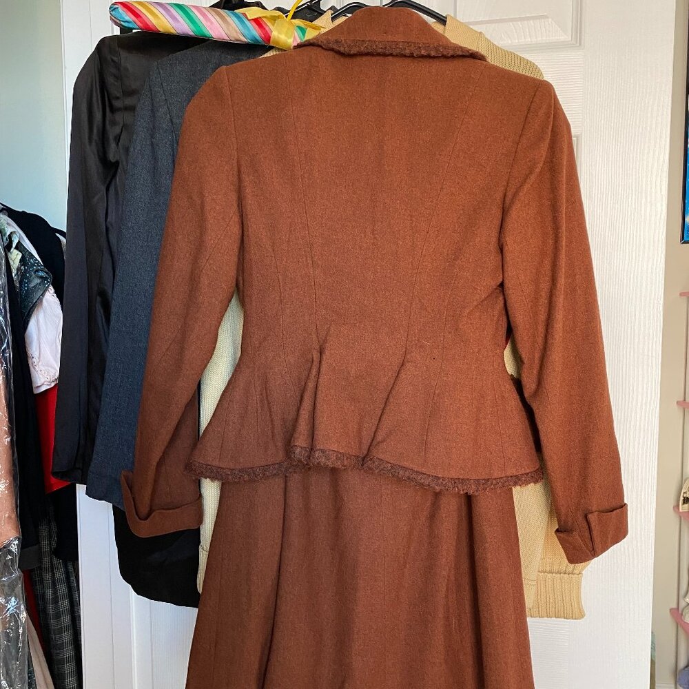 1940s Utah Woolen Mills Forstmann Wool Flannel Full Skirt Nip Waist Skirt Suit - Picture 2 of 8